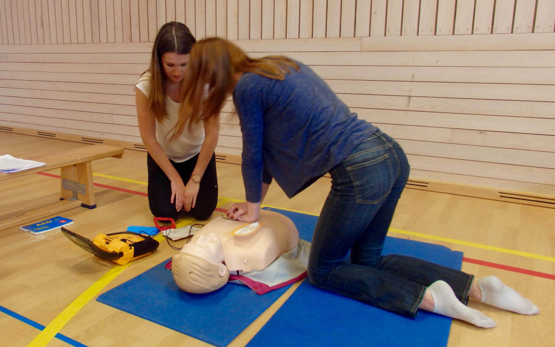 Saving lives – 54 CPR dolls